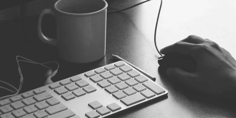 告别停机损失:工程机械远程诊断与预测性维护如何重塑起重机、挖掘机租赁行业