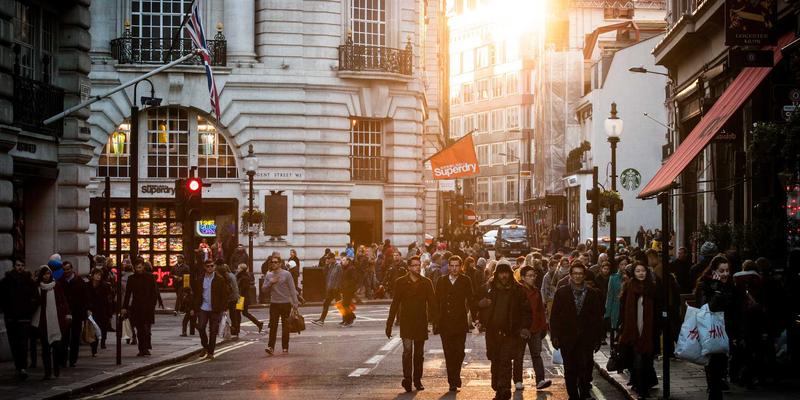 智慧工地新引擎:智能化工程机械如何重塑起重机与挖掘机租赁市场